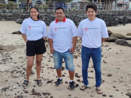 Papaya-Tours-Team vor Ort auf Galápagos
